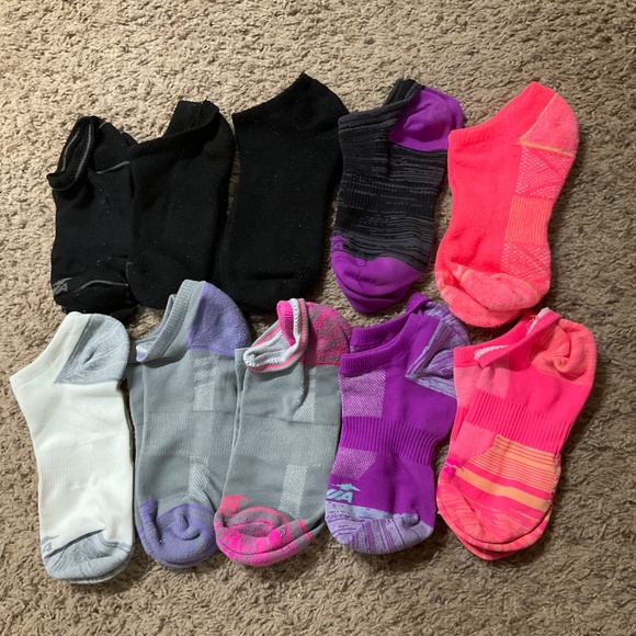 A Variety Bundle of Preloved Socks AVIA Socks - Picture 15 of 15